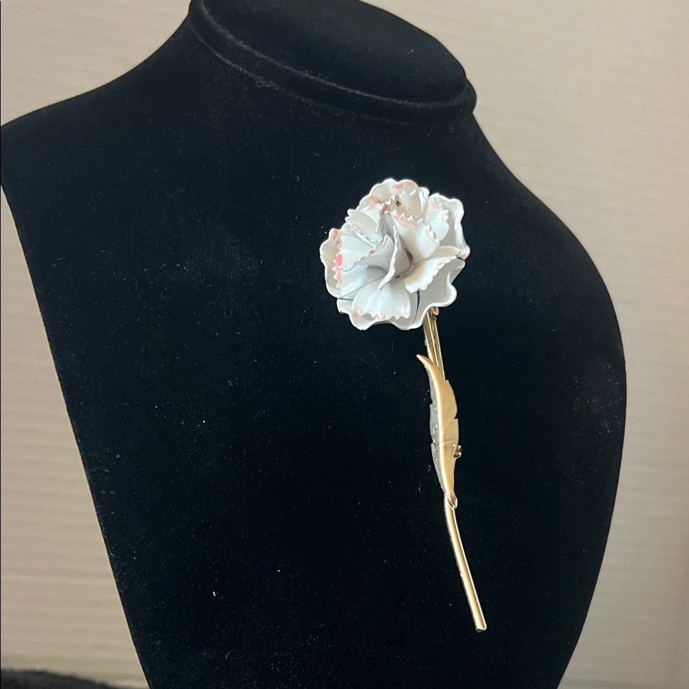 Vintage Weiss White Floral Gold Stem Brooch